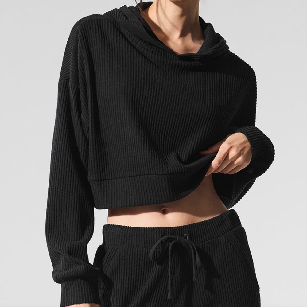 ALO Yoga Muse Sweatpant and Cropped Sweatshirt. Black. Size Small.
